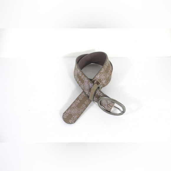 Beige Sueded Belt with Silver Embossed Floral Pattern and an Oval Silver Buckle - Picture 3 of 9